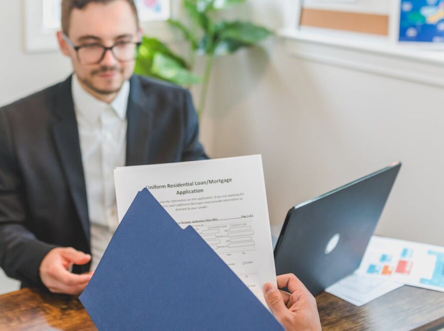 Préstamos sin vida crediticia en Colombia guía Fincompara CO